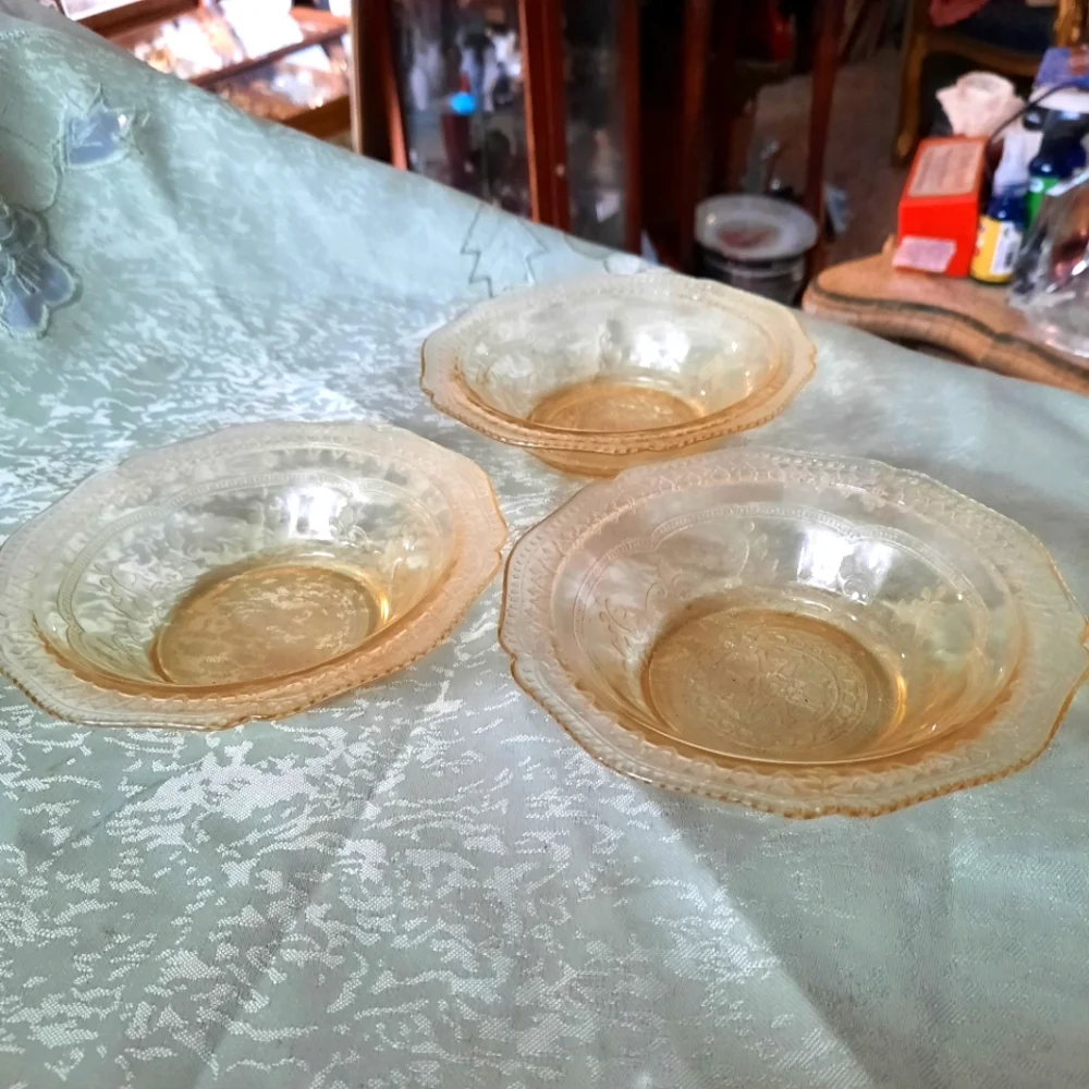 Depression Glass - Picture 1 of 4